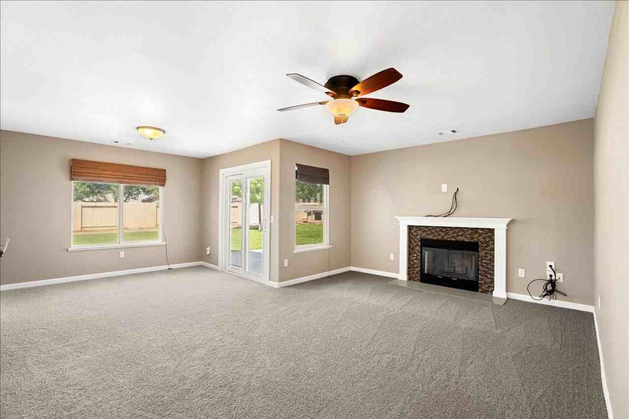 1002 Bay Terrace Dr - Photo 7 of 29