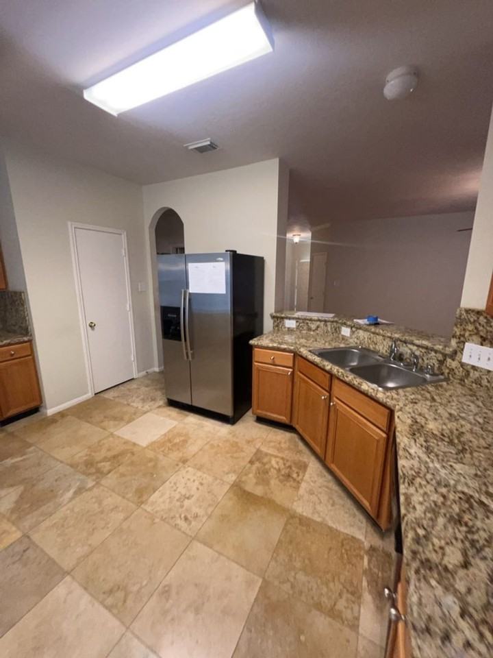 5523 Dapplewood Ln - Photo 4 of 17