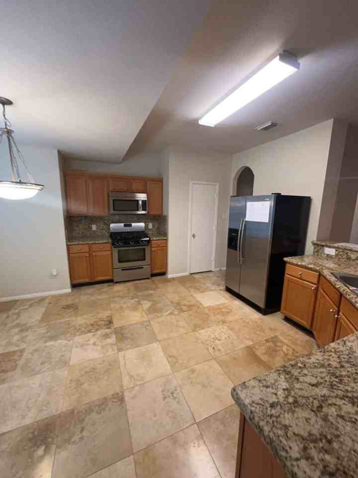 5523 Dapplewood Ln - Photo 5 of 17