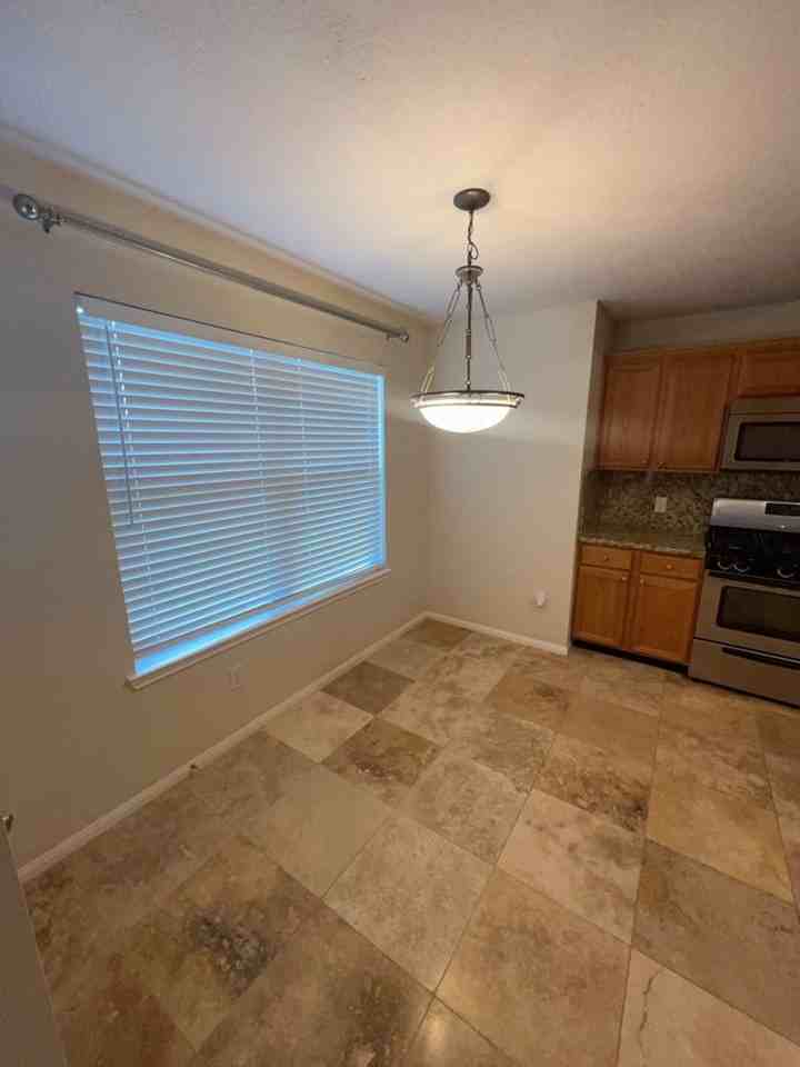 5523 Dapplewood Ln - Photo 6 of 17