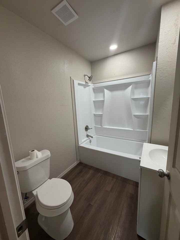 315 G St Ne - Photo 4 of 8