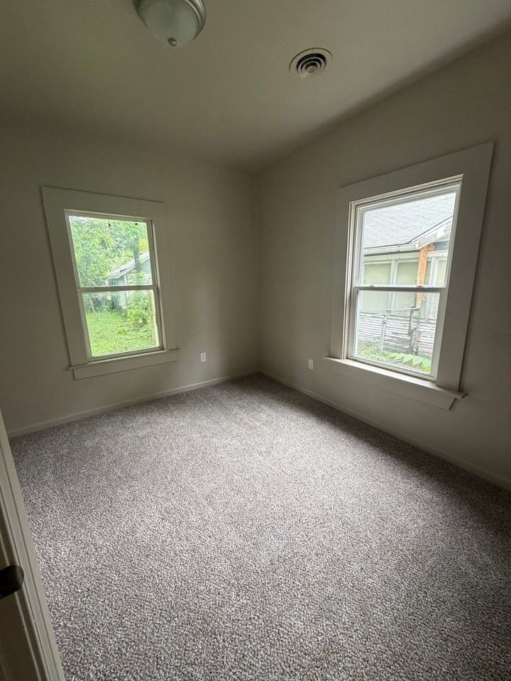 315 G St Ne - Photo 6 of 8