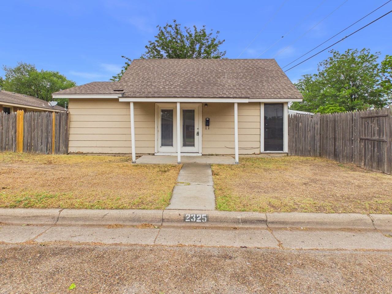 2325 Bell St - Photo 2 of 9