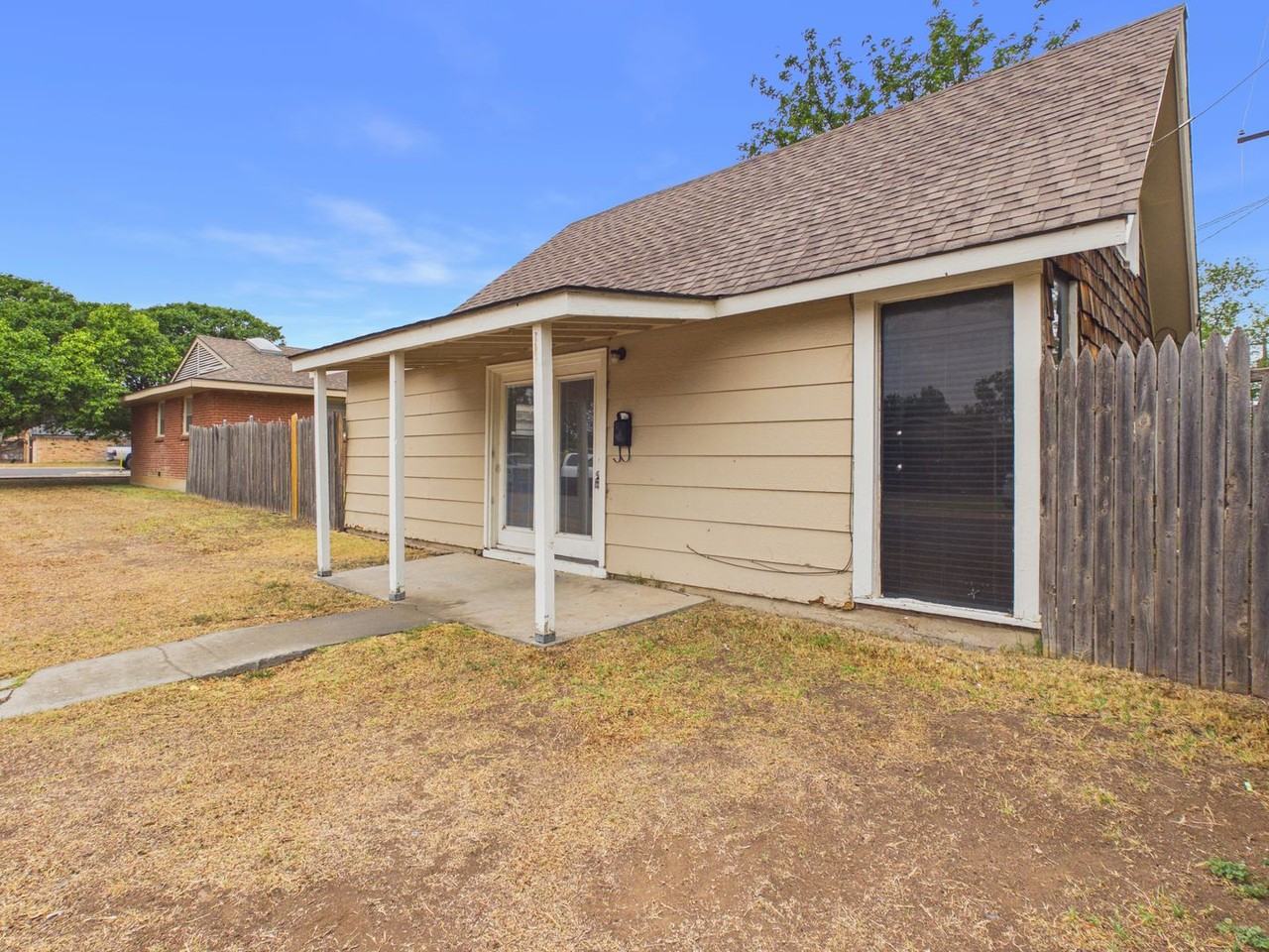 2325 Bell St - Photo 3 of 9