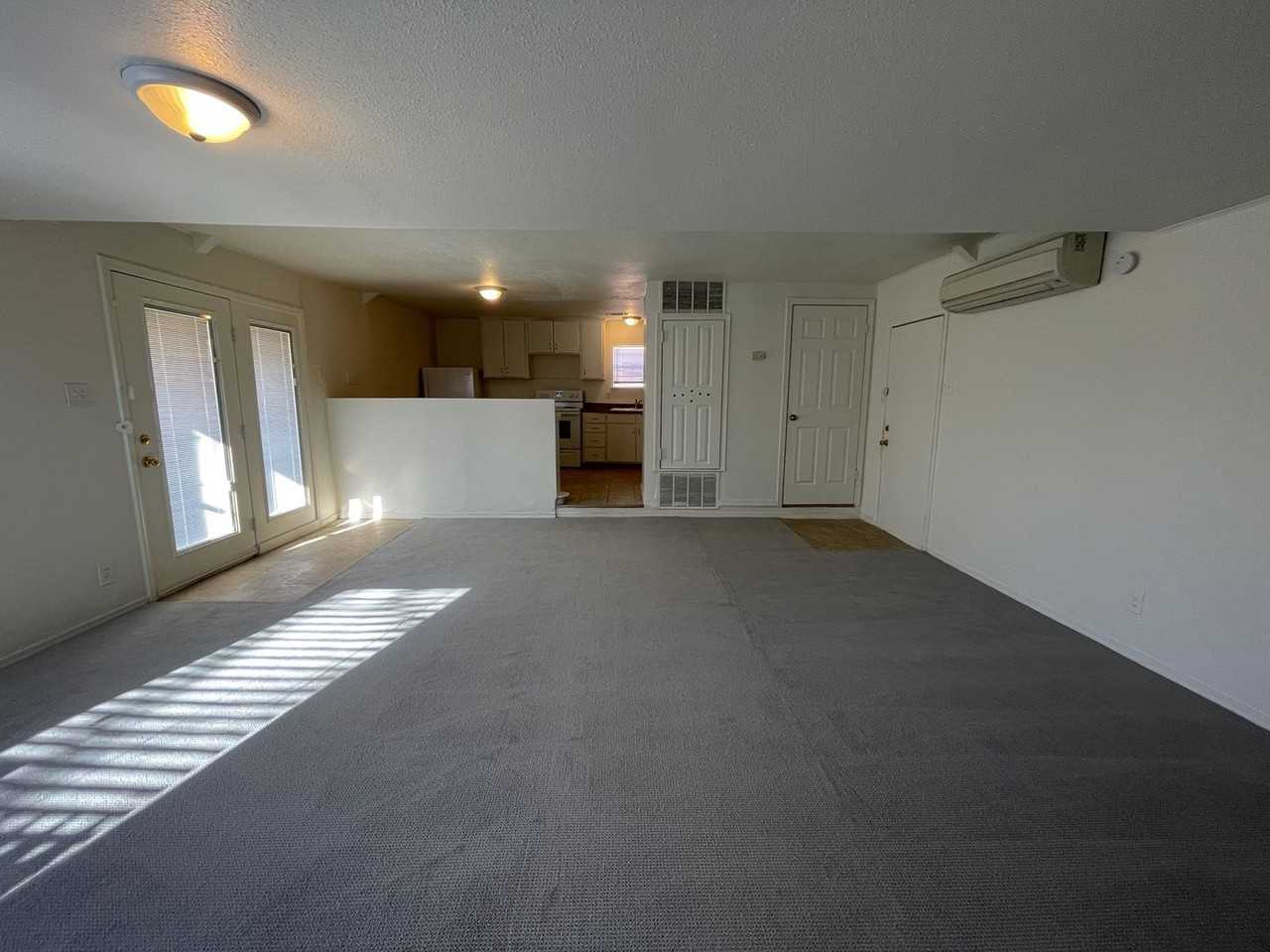 2325 Bell St - Photo 5 of 9