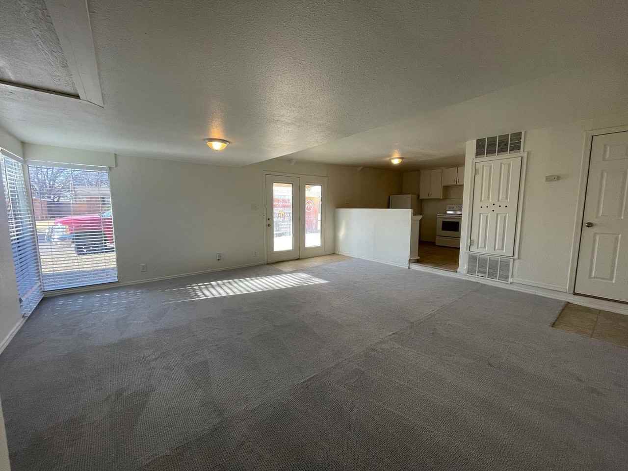 2325 Bell St - Photo 6 of 9