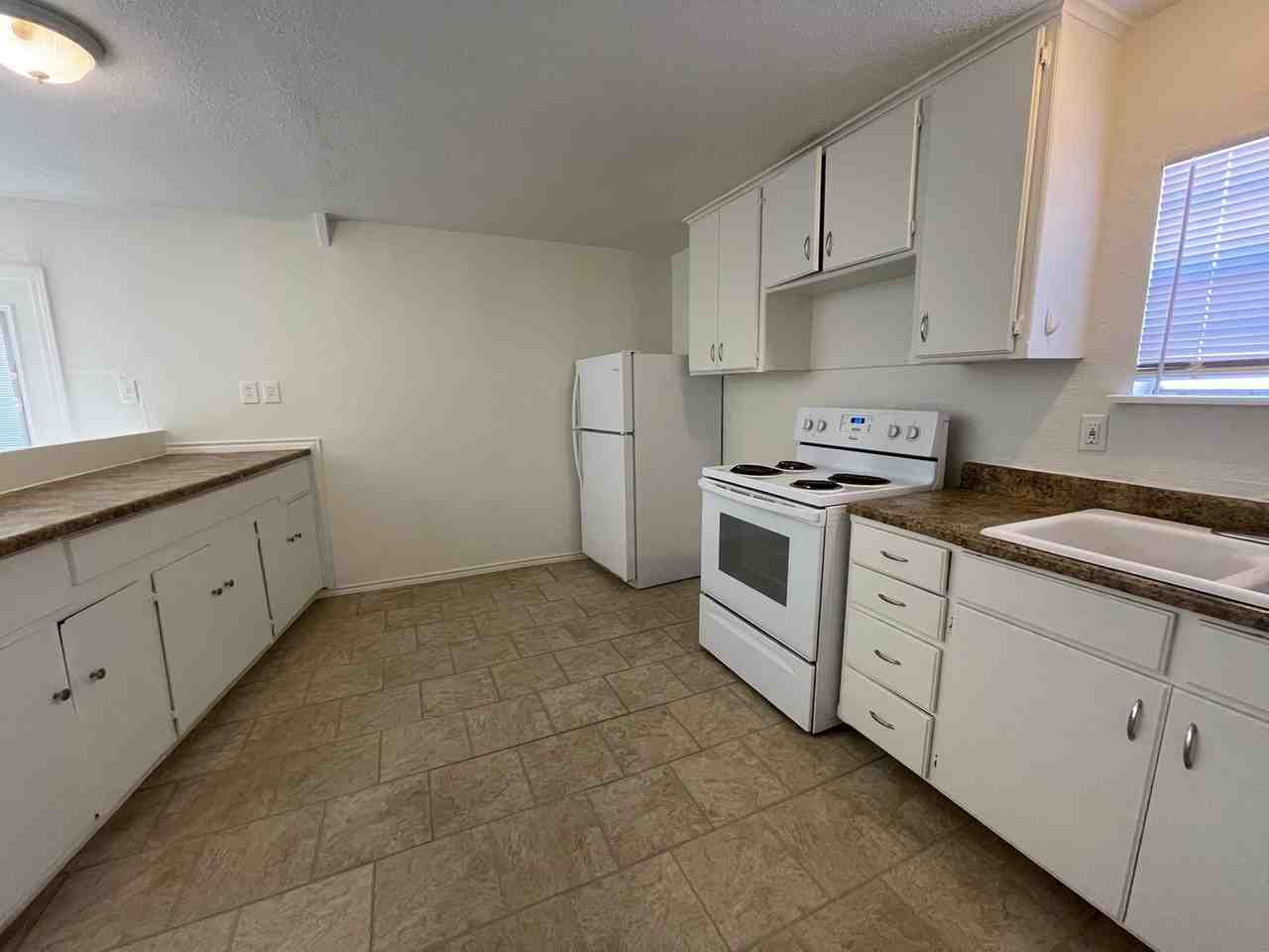 2325 Bell St - Photo 7 of 9