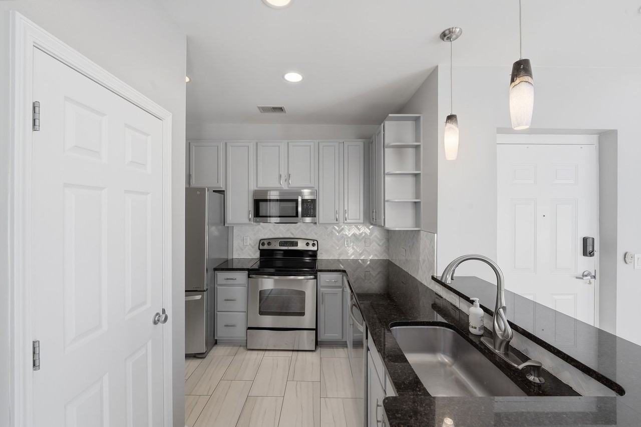 3623 Warp St - Photo 2 of 33