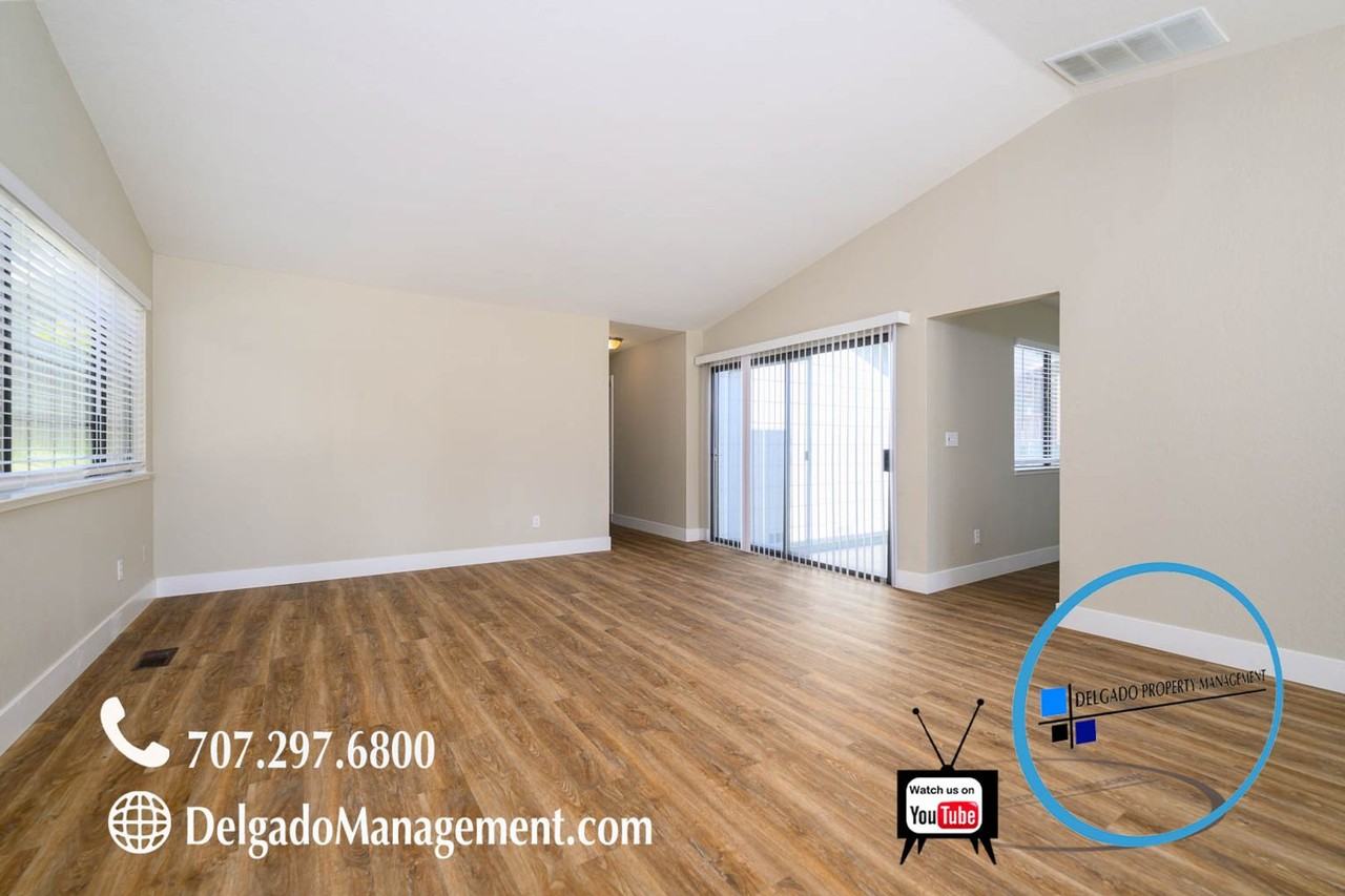 449 Topsail Dr - Photo 3 of 26