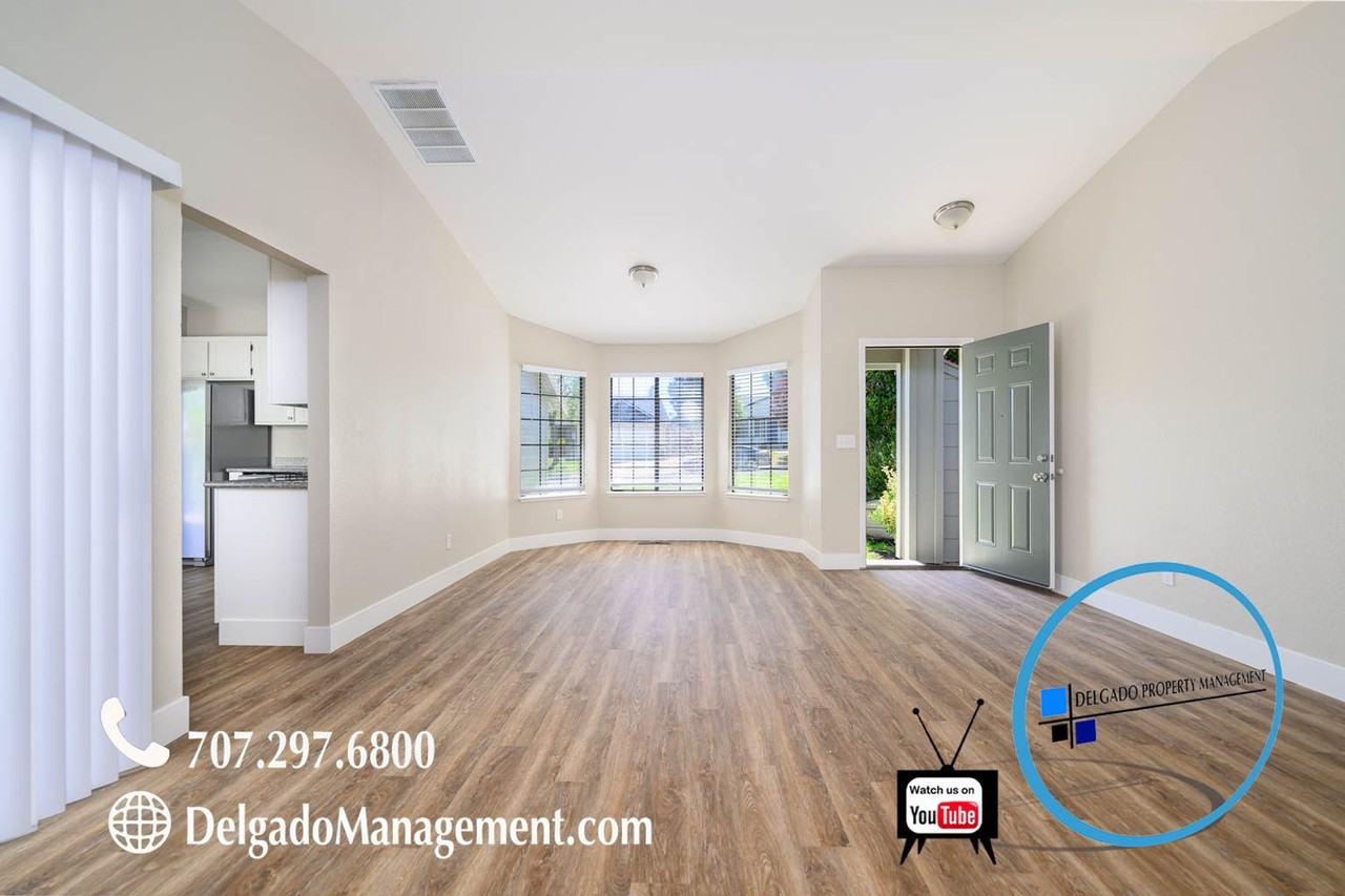449 Topsail Dr - Photo 4 of 26