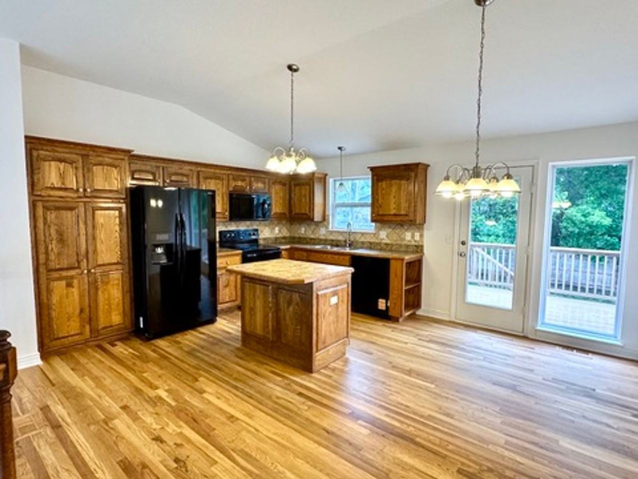 930 Nw Scenic Dr - Photo 5 of 17