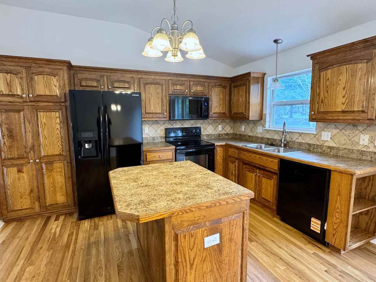930 Nw Scenic Dr - Photo 6 of 17