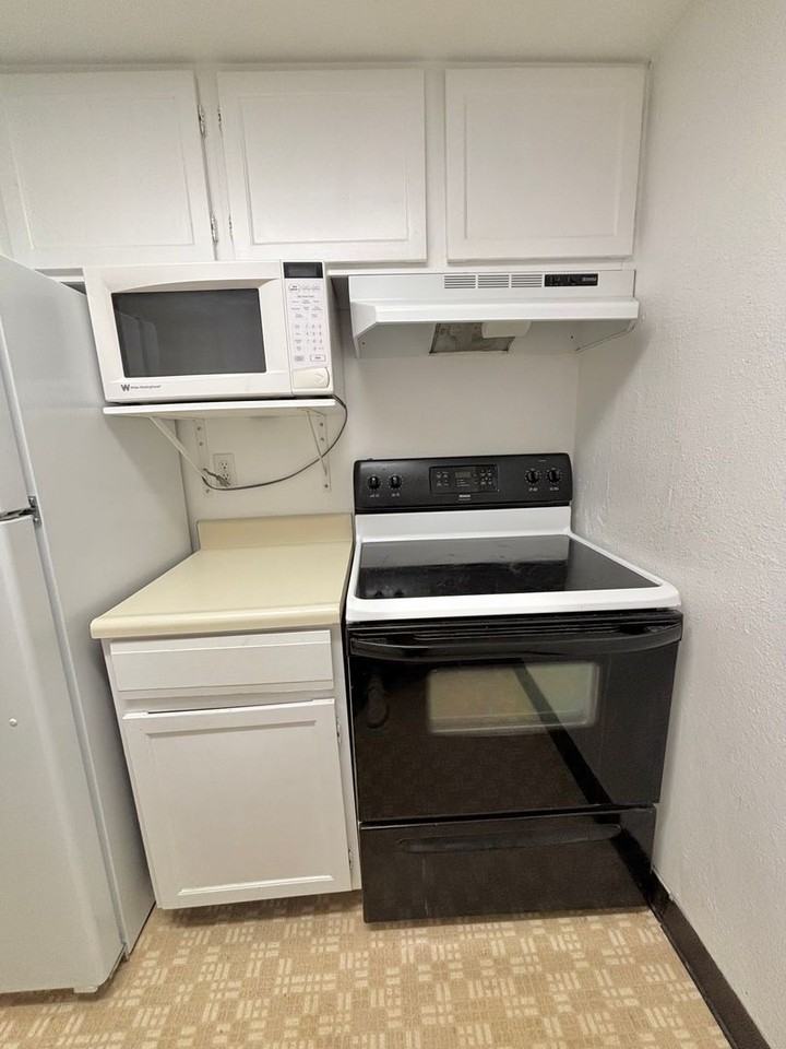 1150 Golden Cir #501 - Photo 5 of 30