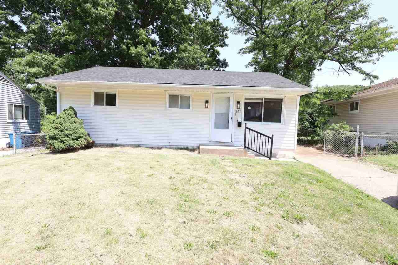 241 Grampian Rd - Photo 2 of 20