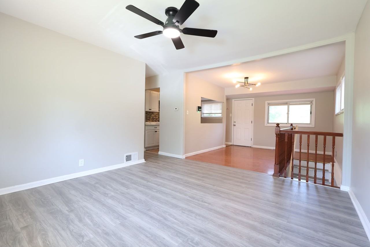 241 Grampian Rd - Photo 3 of 20
