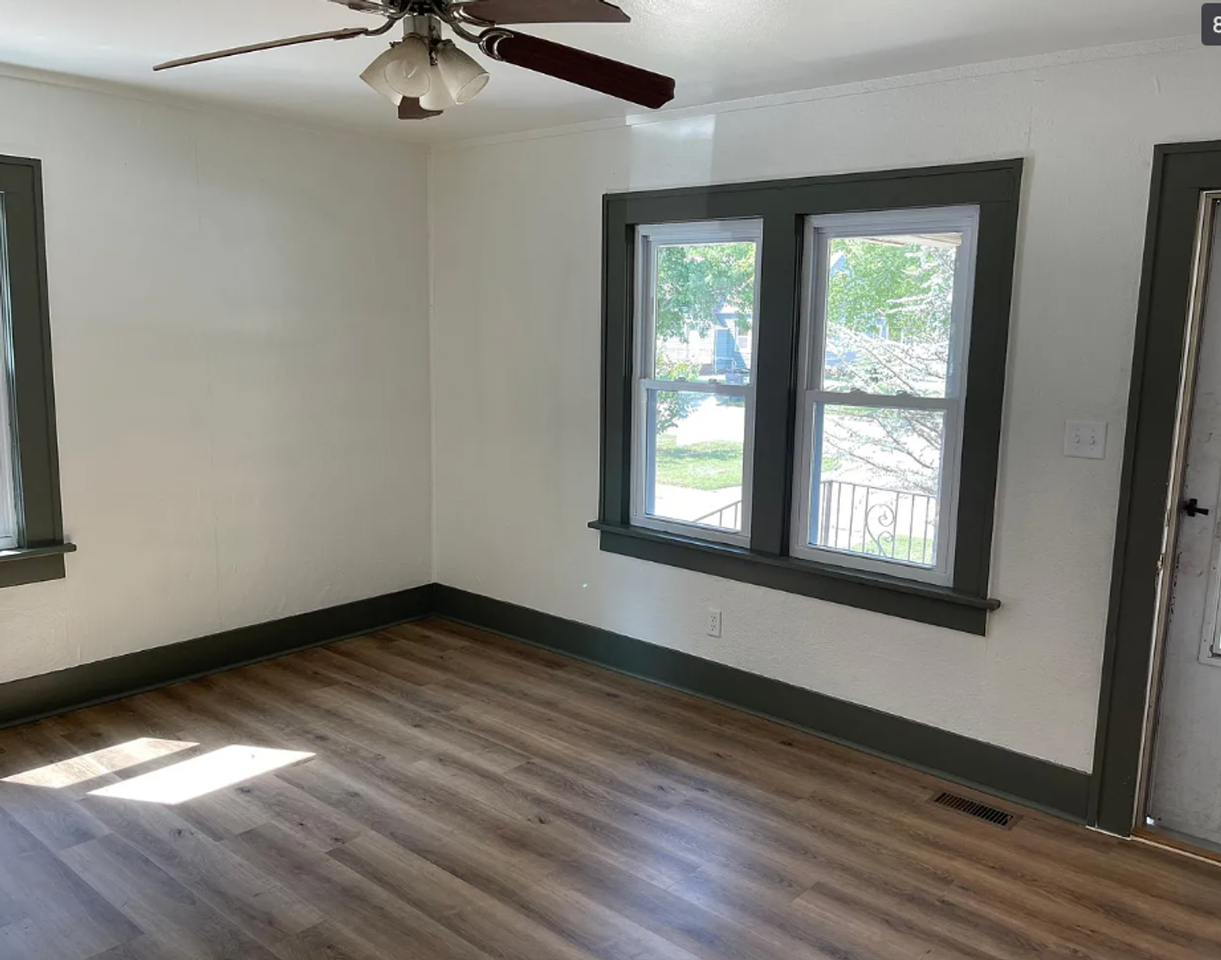 120 S Saint Clair Ave - Photo 3 of 10