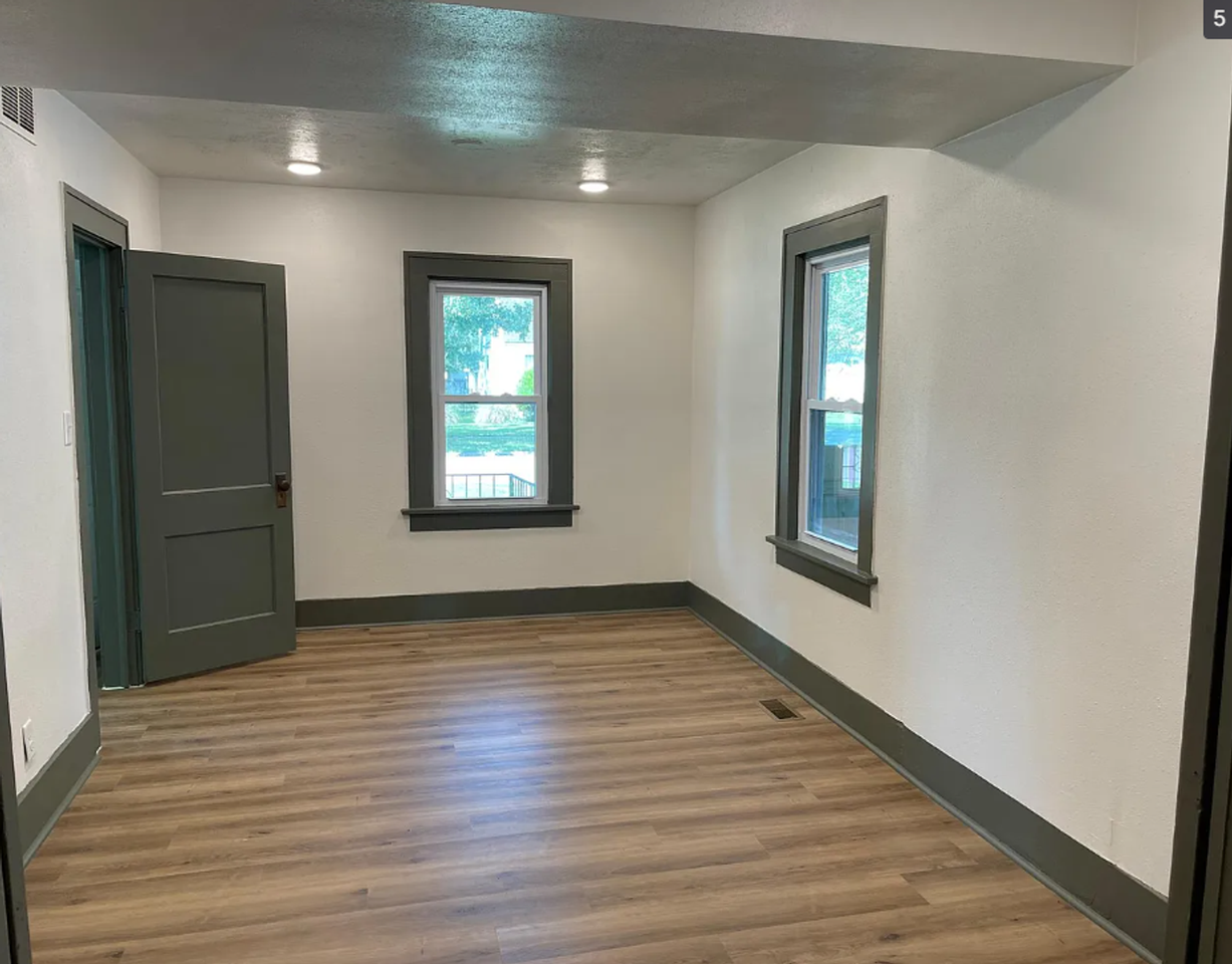 120 S Saint Clair Ave - Photo 7 of 10