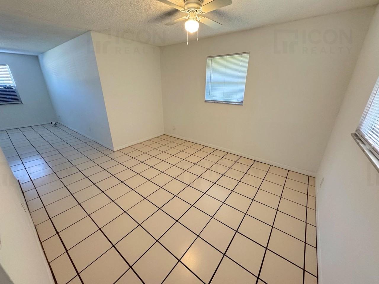 2309 Se 2nd St - Photo 4 of 10