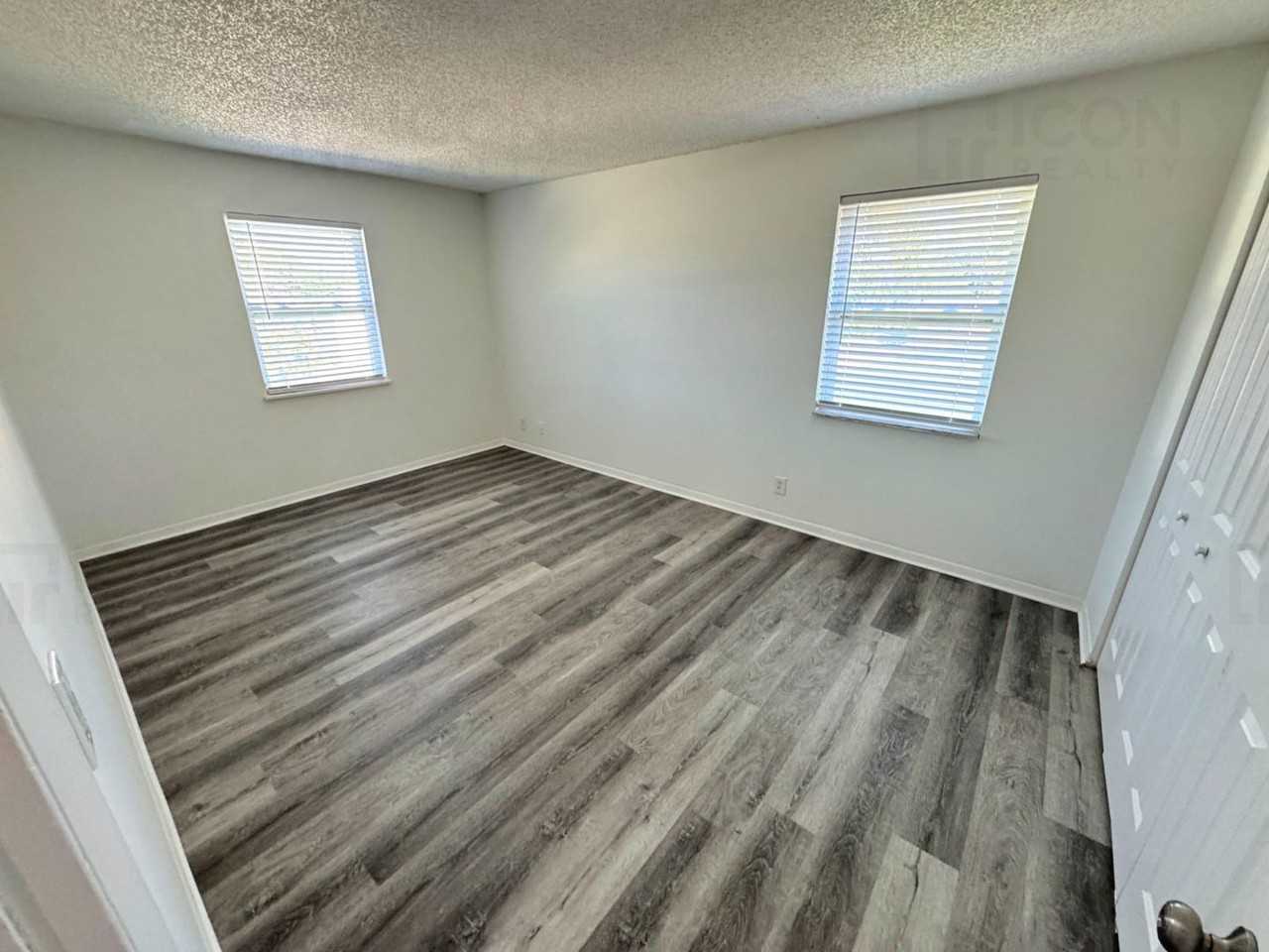 2309 Se 2nd St - Photo 6 of 10