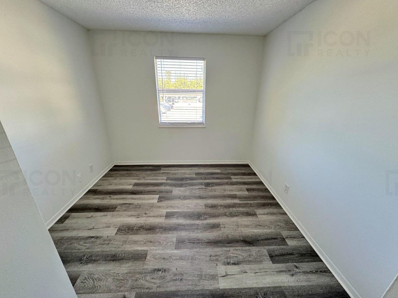 2309 Se 2nd St - Photo 7 of 10