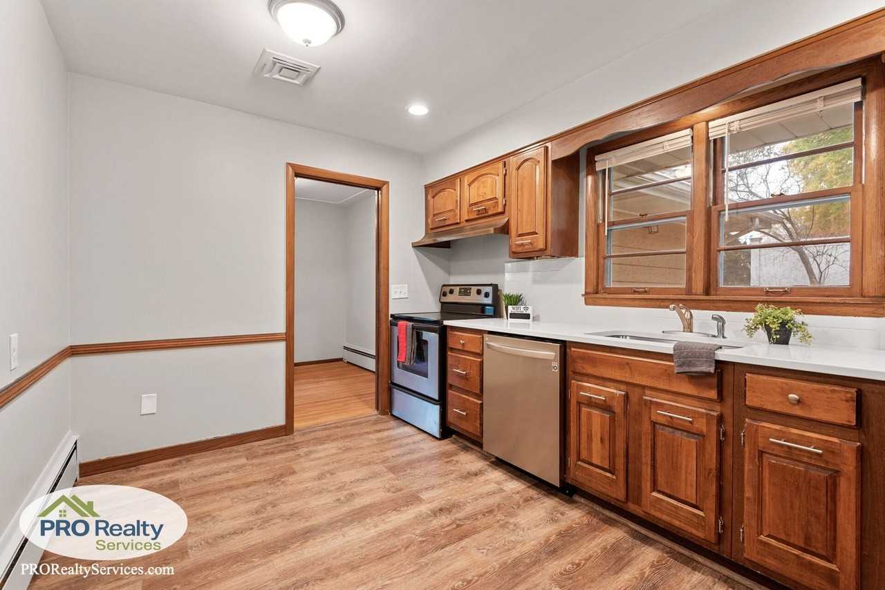 4075 Jersey Ave N - Photo 5 of 18