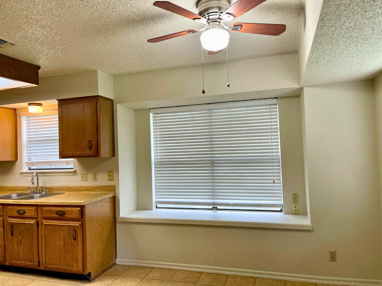 13855 Brook Hollow Blvd - Photo 6 of 16