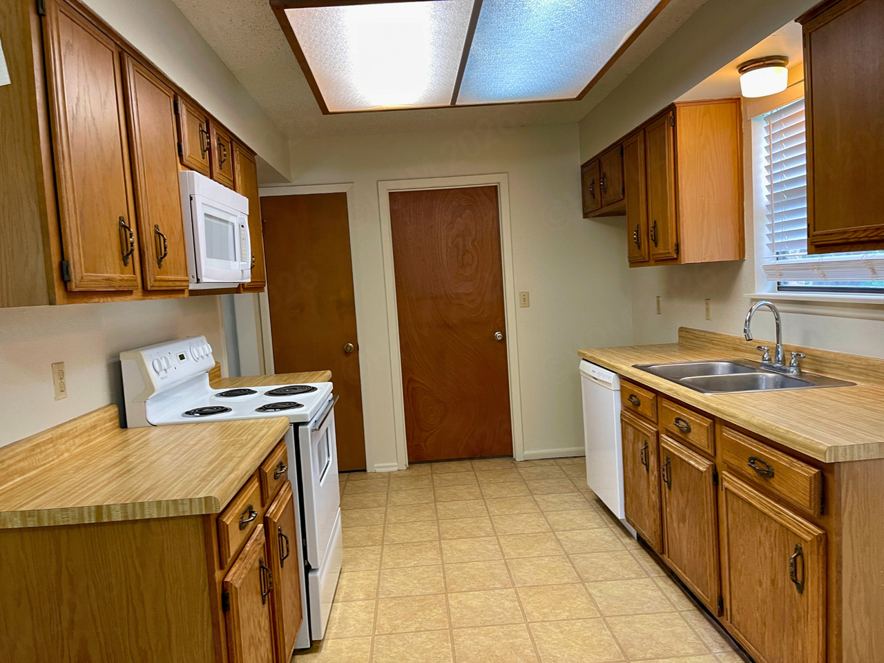 13855 Brook Hollow Blvd - Photo 7 of 16