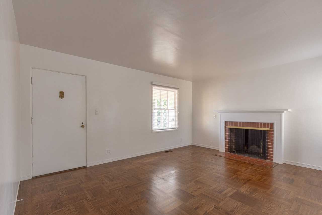 739 Circle Ct - Photo 4 of 29