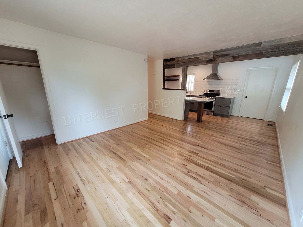 4650 Se 77th Ave - Photo 3 of 23