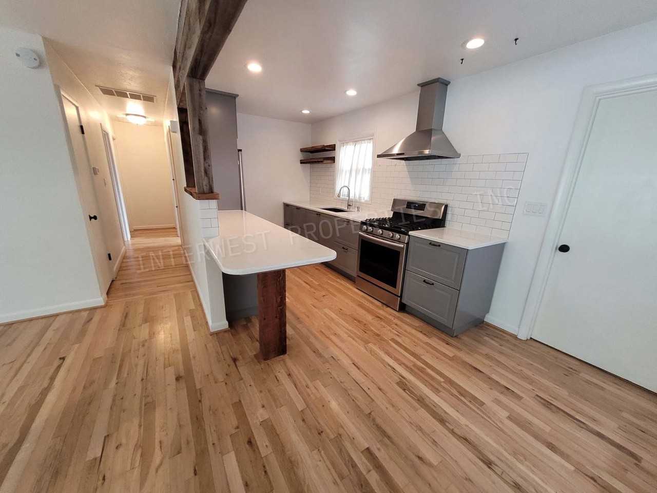 4650 Se 77th Ave - Photo 4 of 23