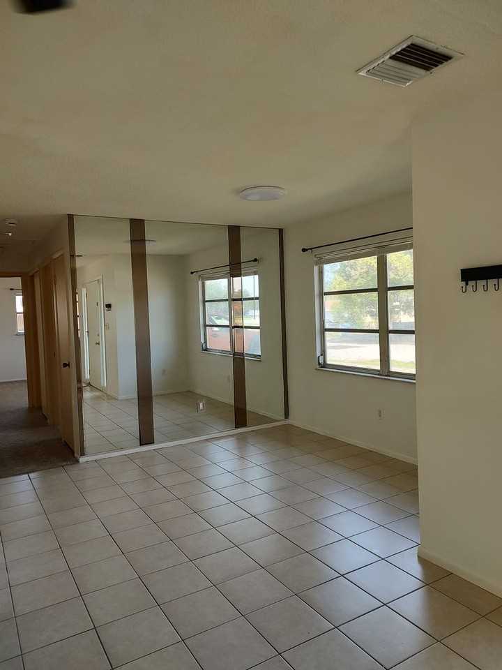 4470 Cynthia Ln - Photo 4 of 17