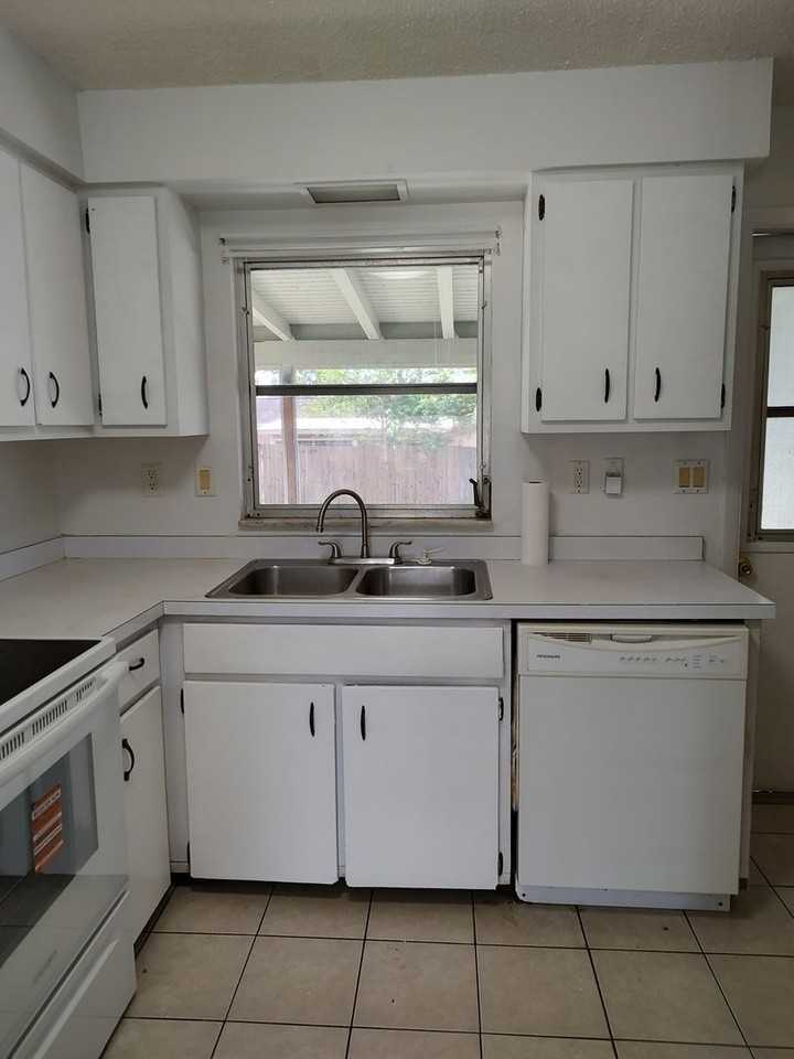 4470 Cynthia Ln - Photo 5 of 17