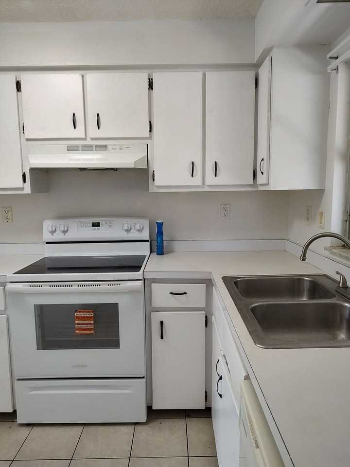 4470 Cynthia Ln - Photo 6 of 17