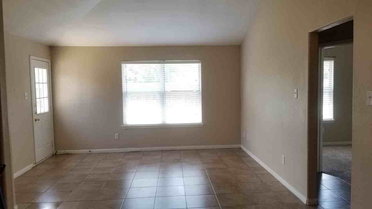 3935 Cary Creek Dr - Photo 2 of 11