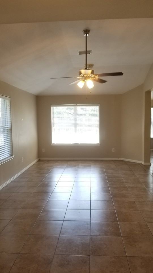 3935 Cary Creek Dr - Photo 3 of 11