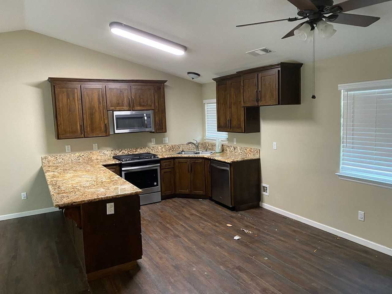 2336 W Packwood Dr - Photo 2 of 18
