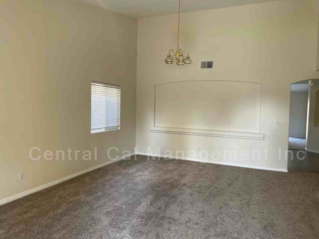 11902 Cedar Bluff Ave - Photo 2 of 25