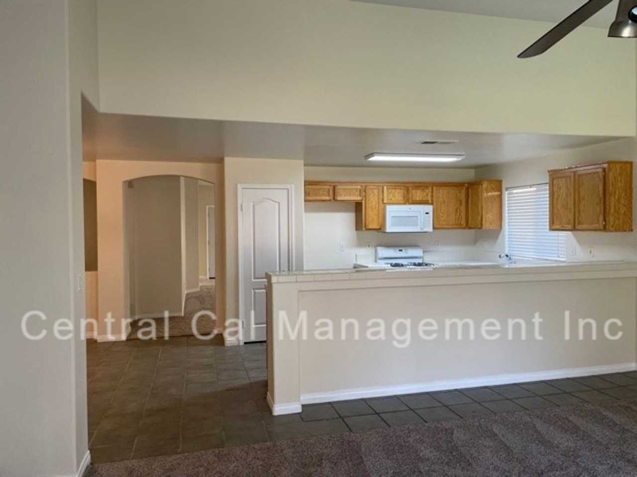 11902 Cedar Bluff Ave - Photo 6 of 25