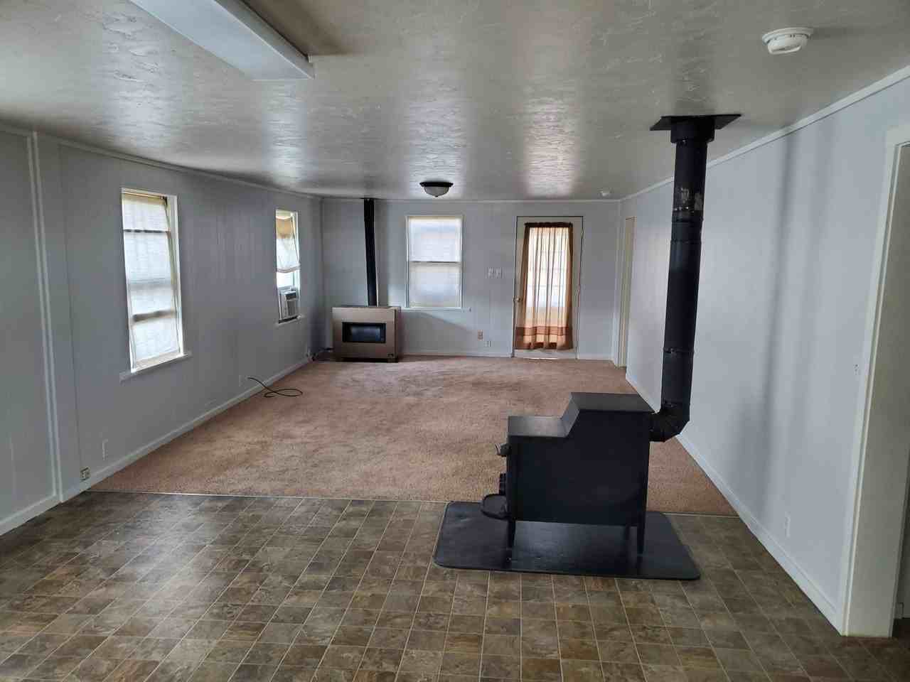 1034 S Main St - Photo 3 of 11