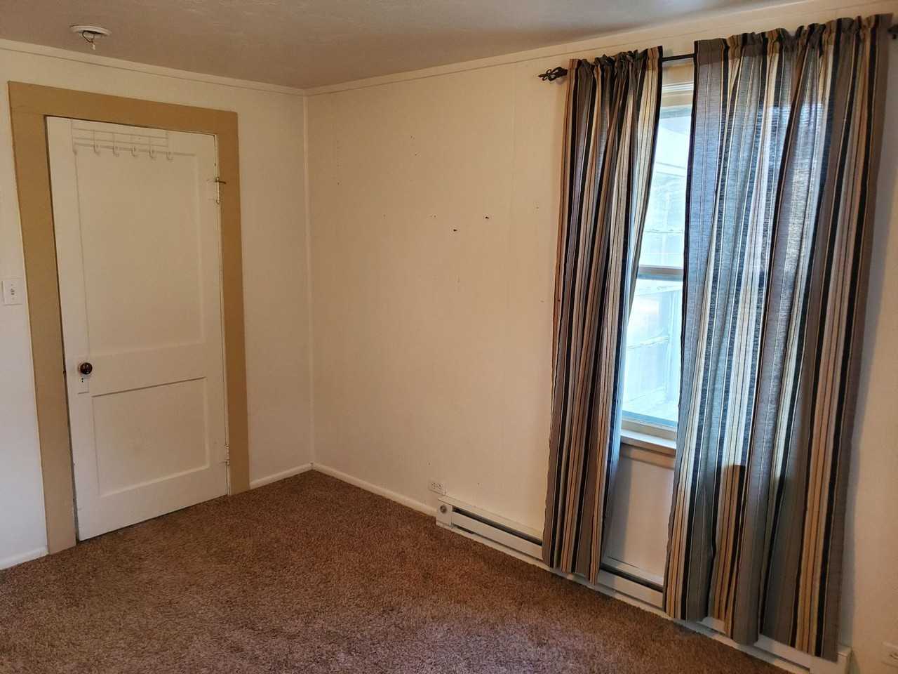 1034 S Main St - Photo 6 of 11
