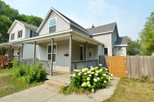 featured image of 418 N 5th St