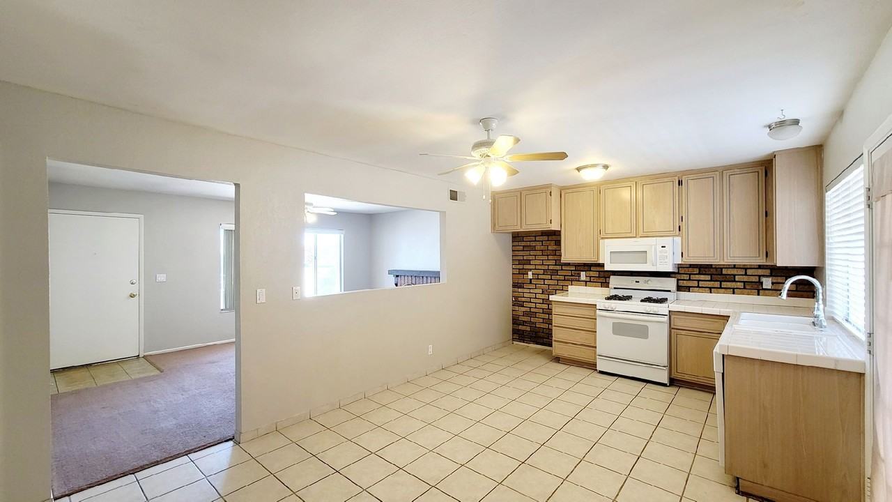 7123 Clearwater Ave - Photo 4 of 16