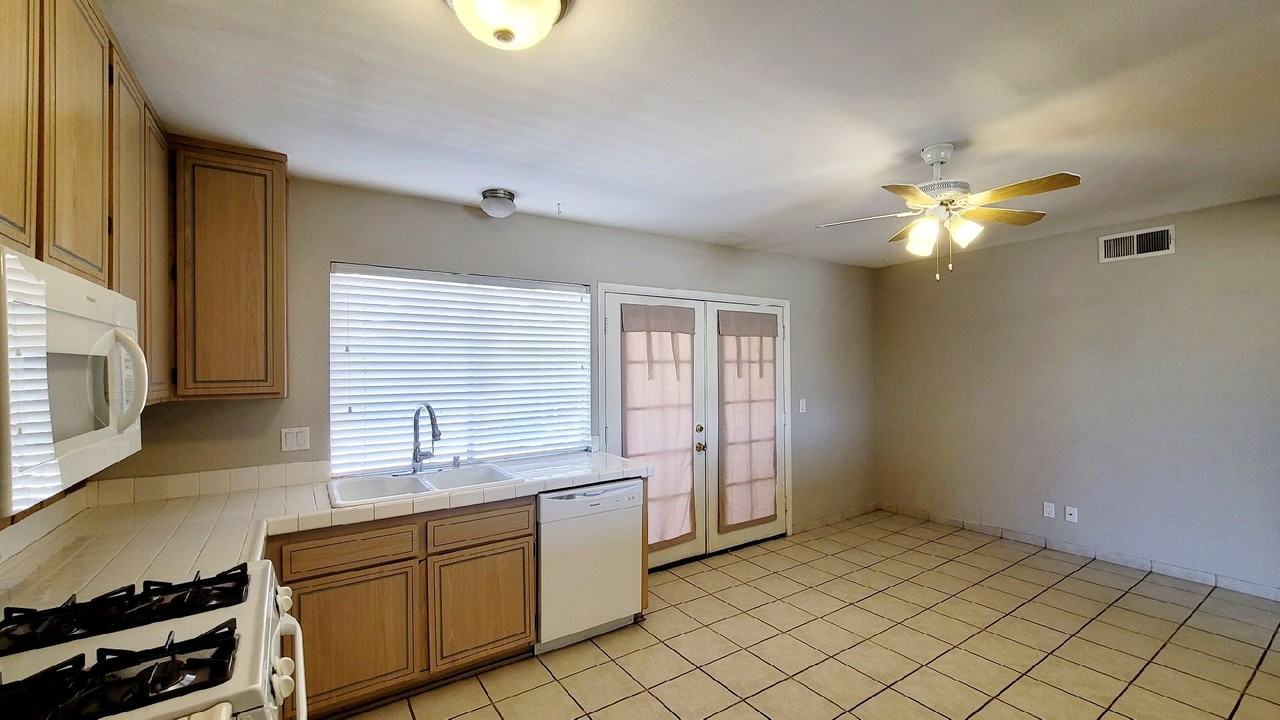 7123 Clearwater Ave - Photo 5 of 16