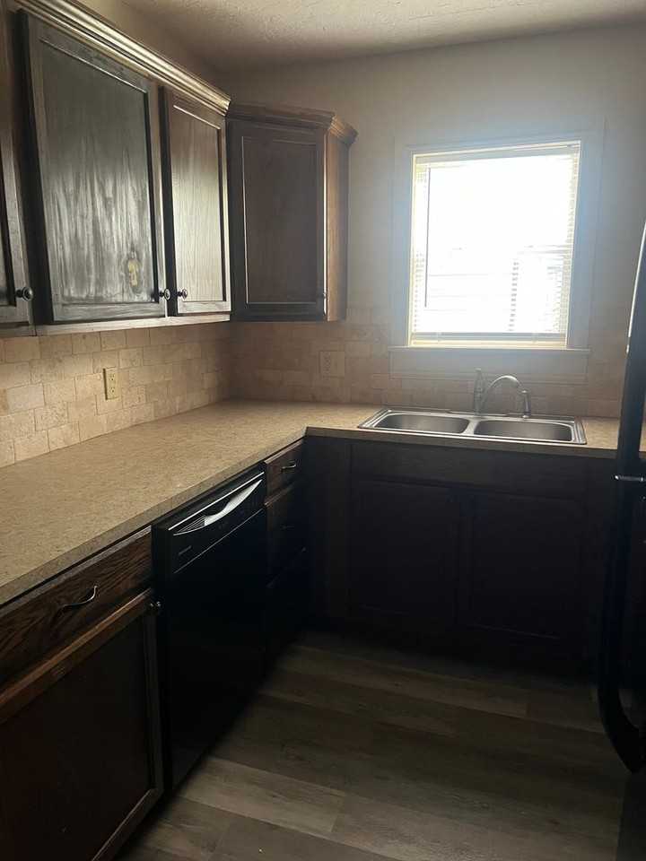 740 Nw 16th St - Photo 7 of 13