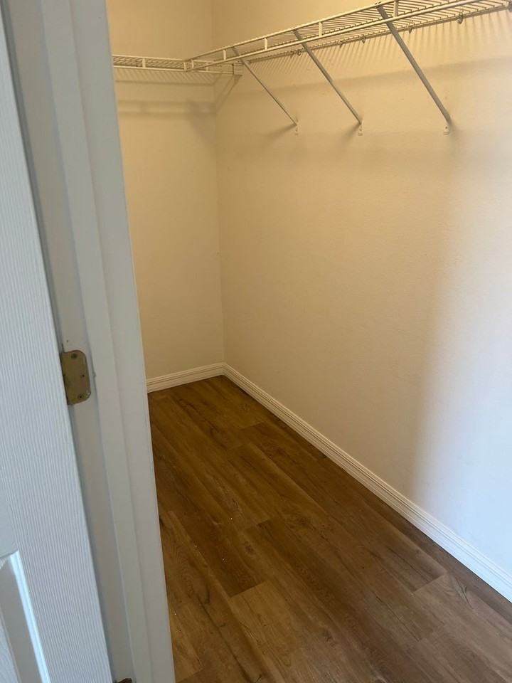 695 Sagamore Dr - Photo 3 of 15