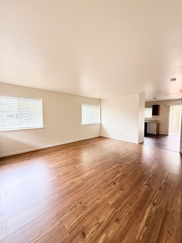 305 S G St #A - Photo 2 of 18