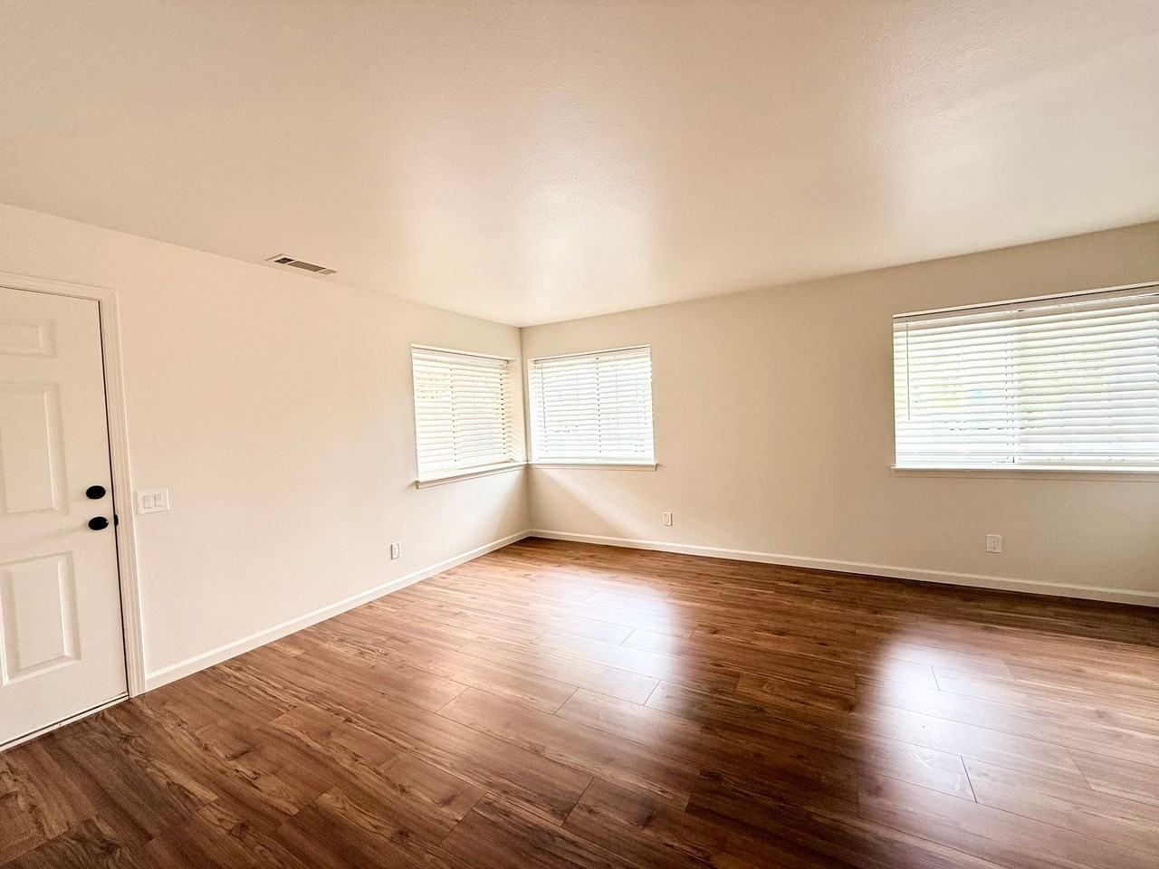 305 S G St #A - Photo 3 of 18