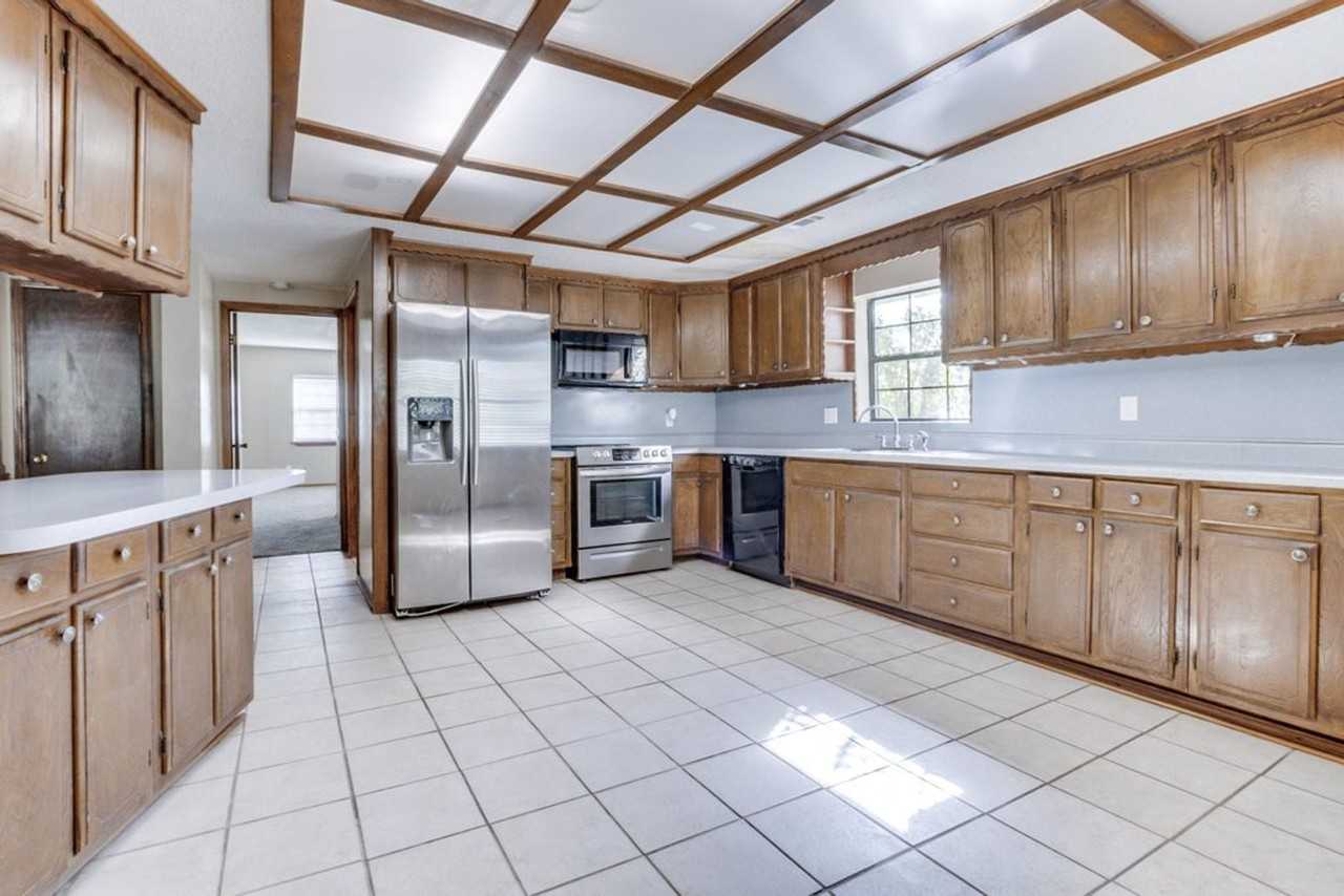 10420 Se 21st St - Photo 3 of 11