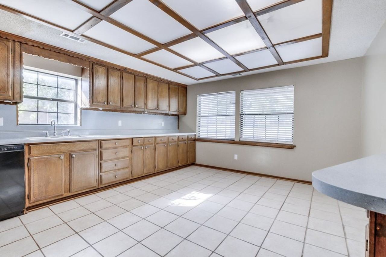 10420 Se 21st St - Photo 5 of 11