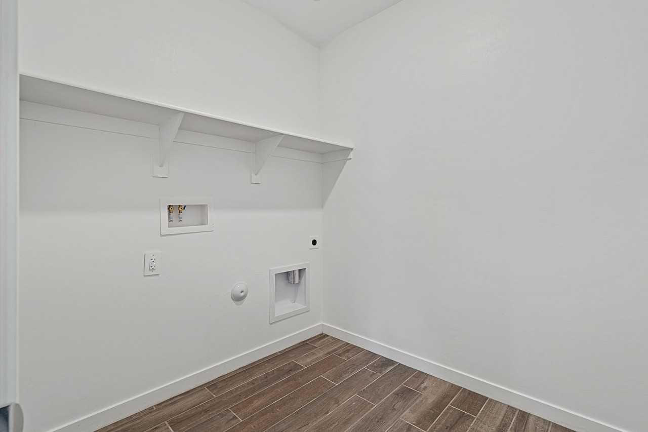 12417 W Old Farm Dr - Photo 3 of 37